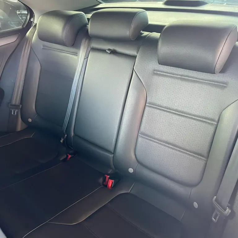 VOLKSWAGEN Jetta - Foto