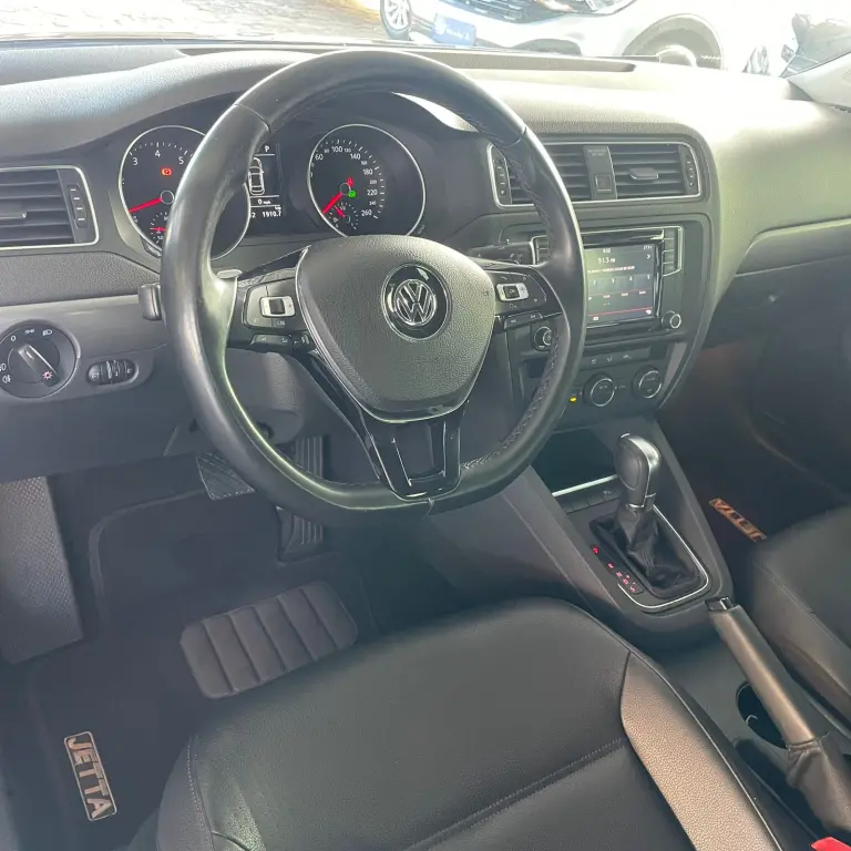 VOLKSWAGEN Jetta - Foto