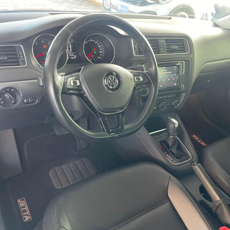 VOLKSWAGEN Jetta - Foto