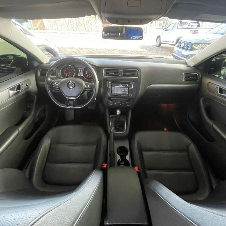 VOLKSWAGEN Jetta - Foto