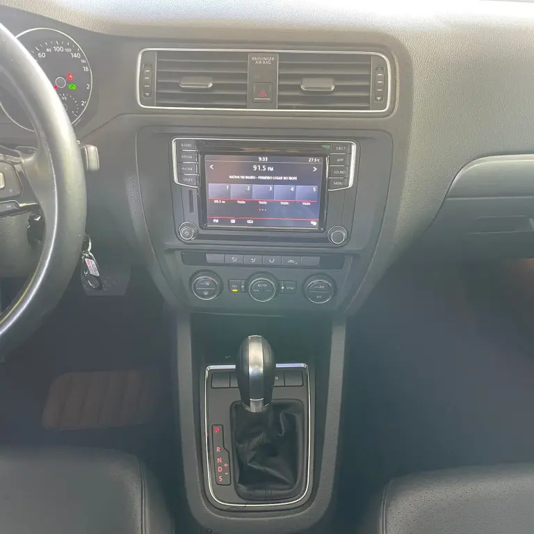 VOLKSWAGEN Jetta - Foto