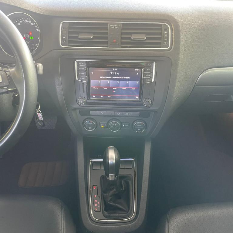 VOLKSWAGEN Jetta - Foto