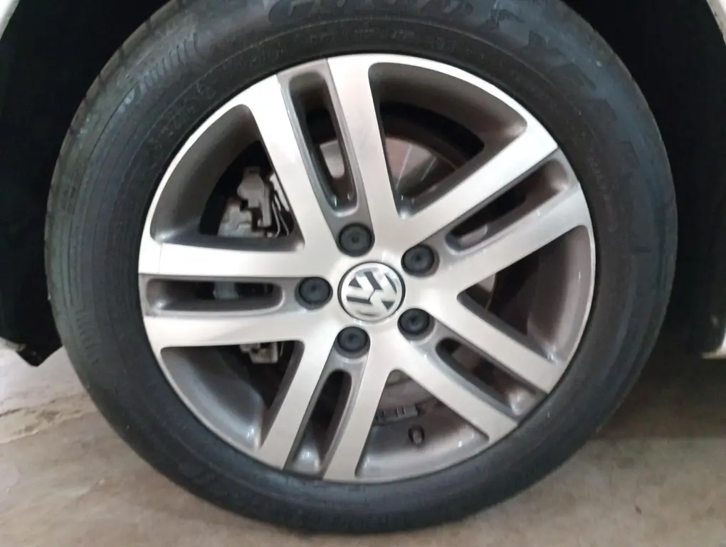 VOLKSWAGEN Jetta - Foto