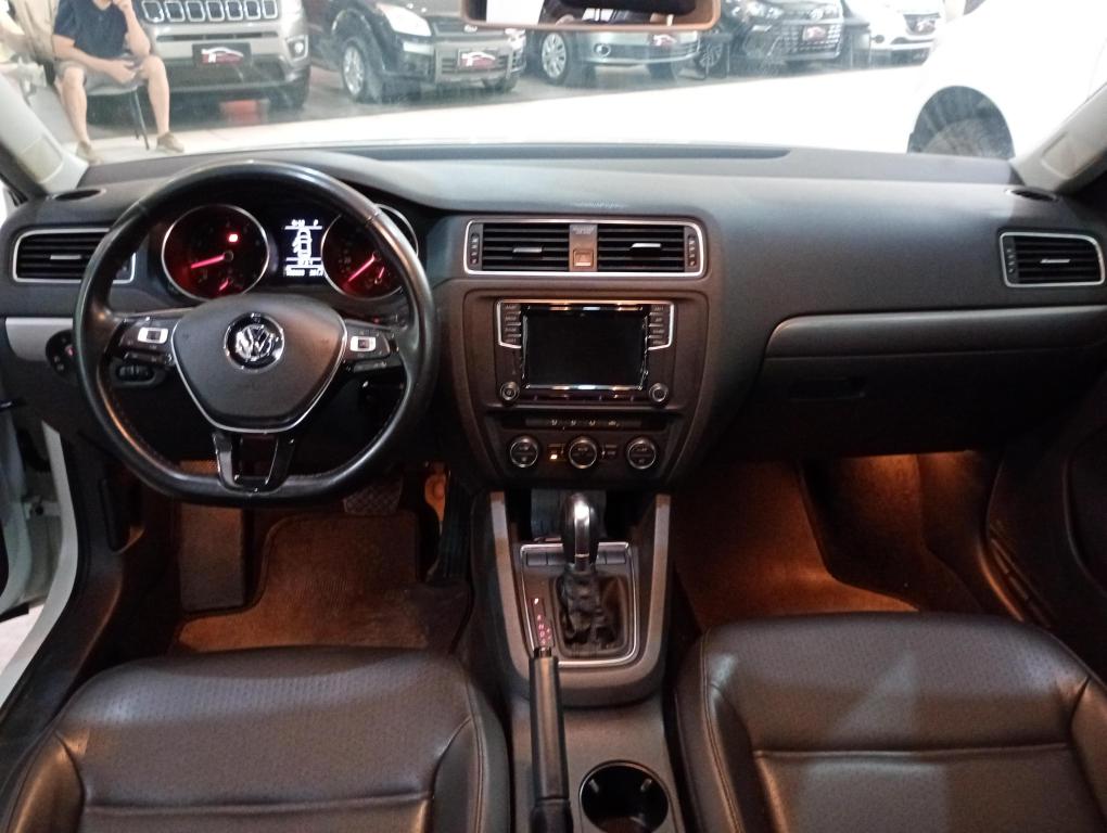 VOLKSWAGEN Jetta - Foto