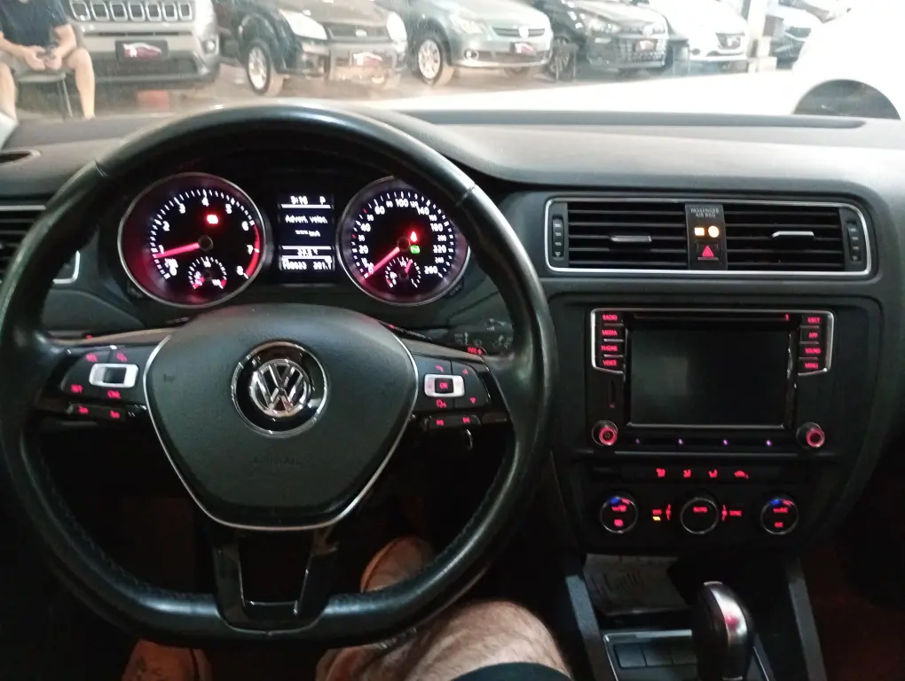 VOLKSWAGEN Jetta - Foto