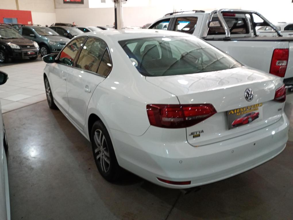 VOLKSWAGEN Jetta - Foto