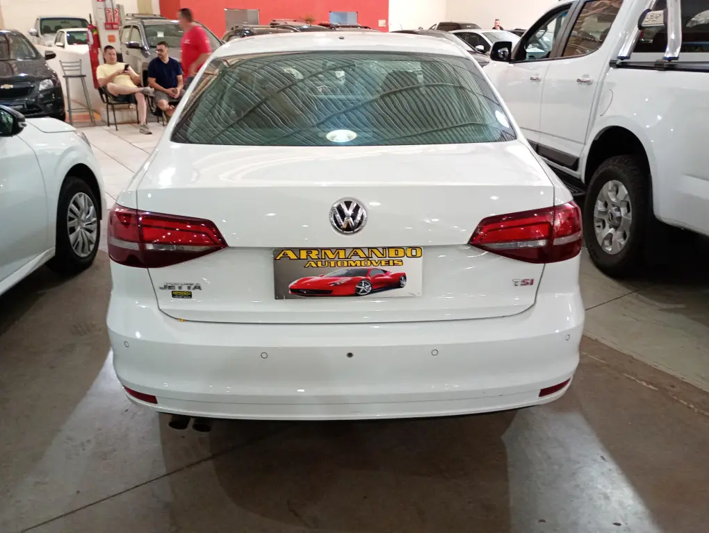 VOLKSWAGEN Jetta - Foto