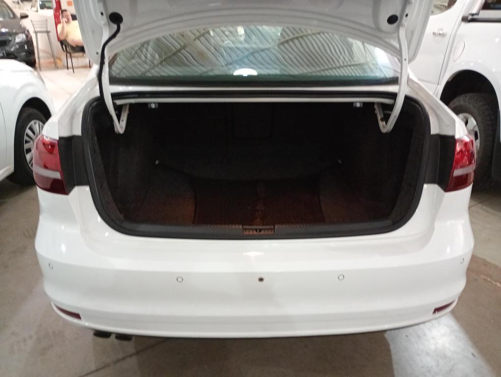 VOLKSWAGEN Jetta - Foto