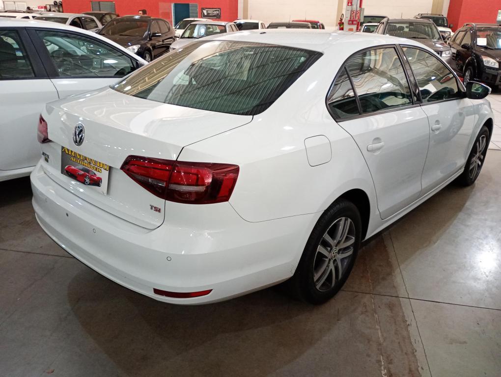 VOLKSWAGEN Jetta - Foto