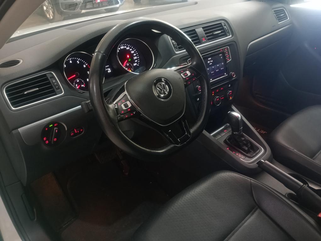 VOLKSWAGEN Jetta - Foto