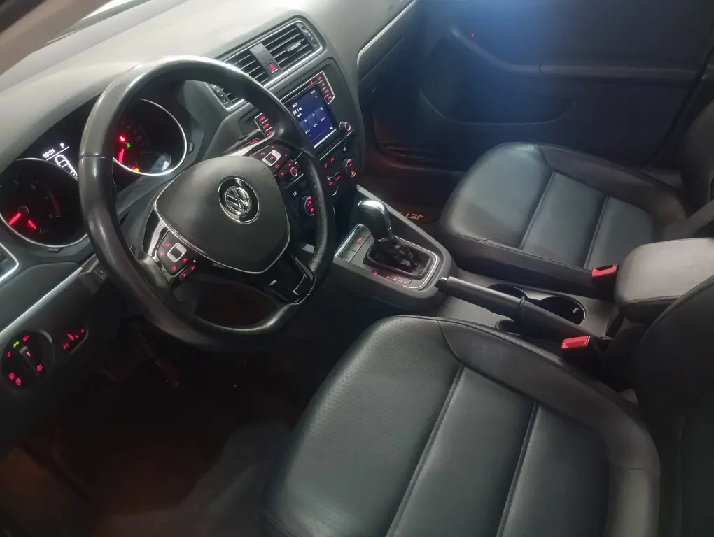 VOLKSWAGEN Jetta - Foto