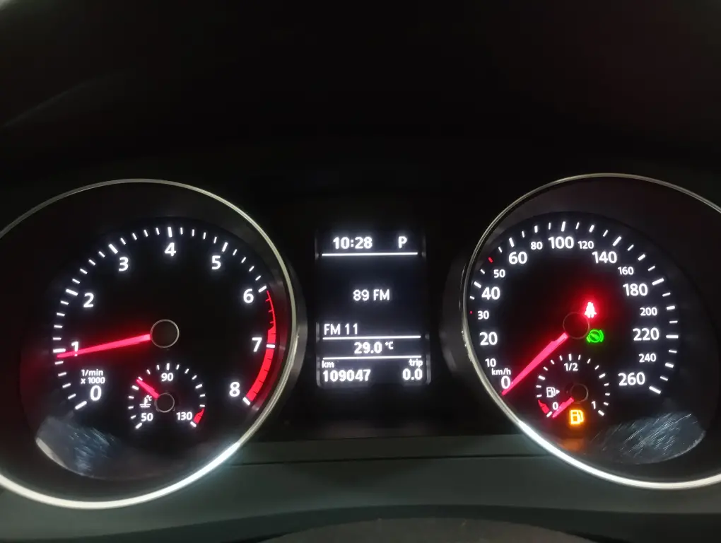 VOLKSWAGEN Jetta - Foto