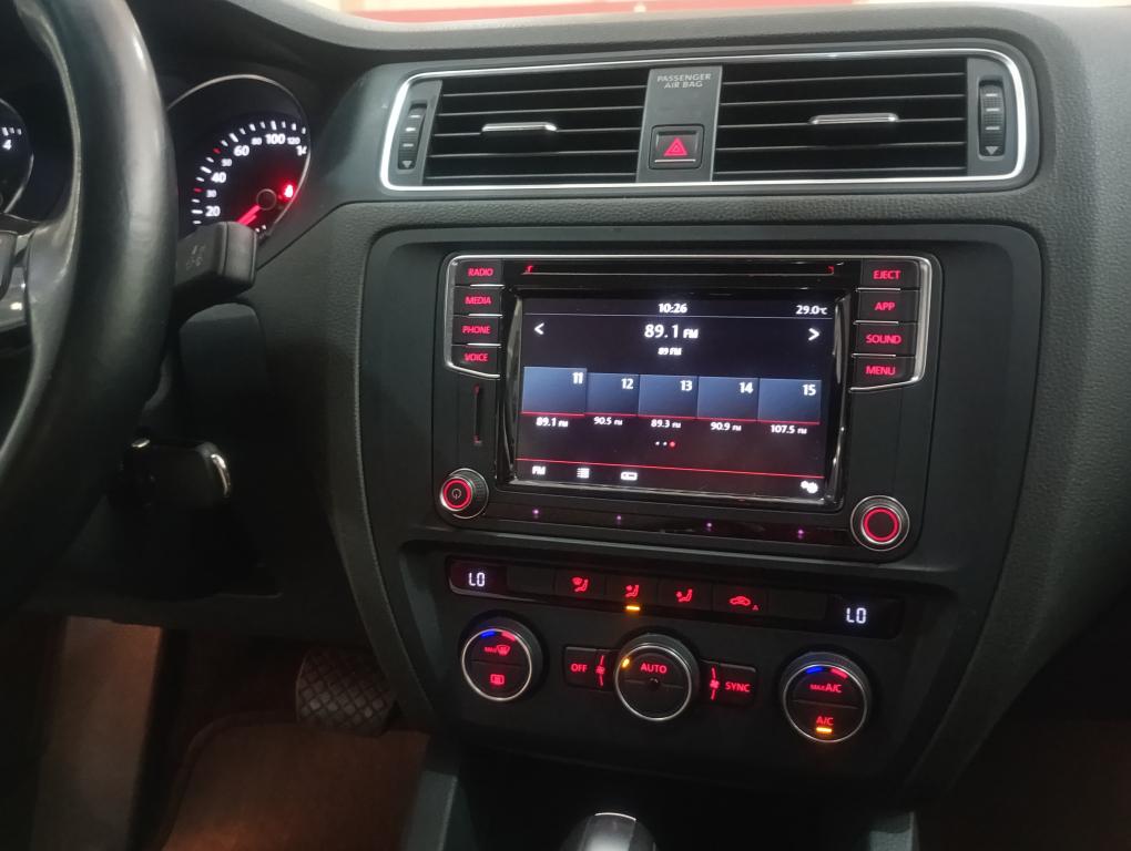 VOLKSWAGEN Jetta - Foto