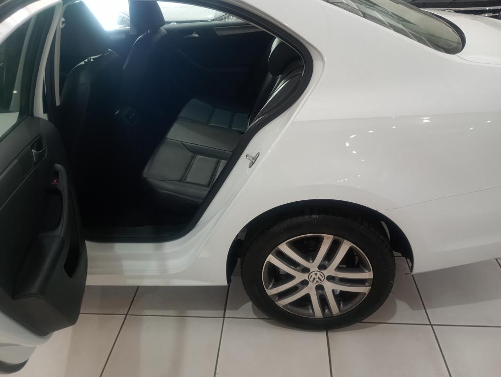 VOLKSWAGEN Jetta - Foto