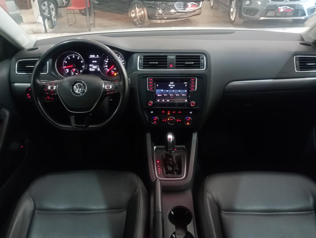 VOLKSWAGEN Jetta - Foto