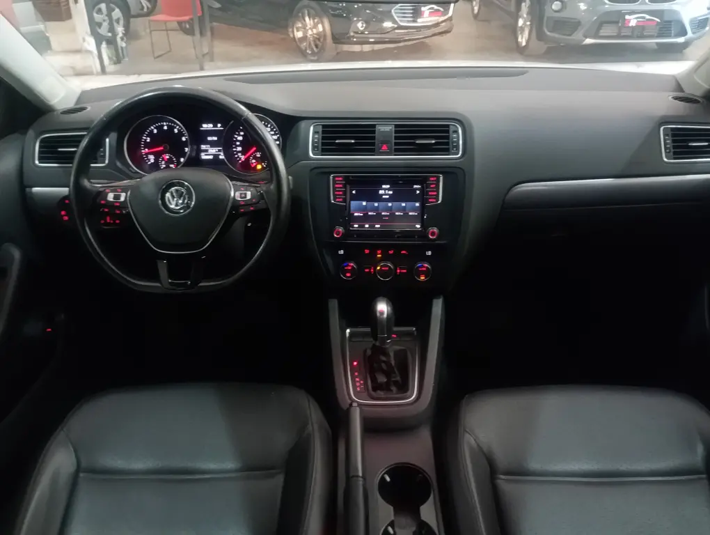 VOLKSWAGEN Jetta - Foto