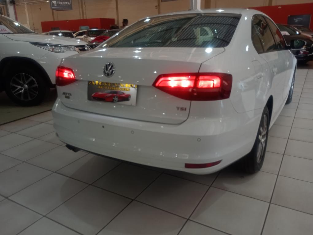 VOLKSWAGEN Jetta - Foto