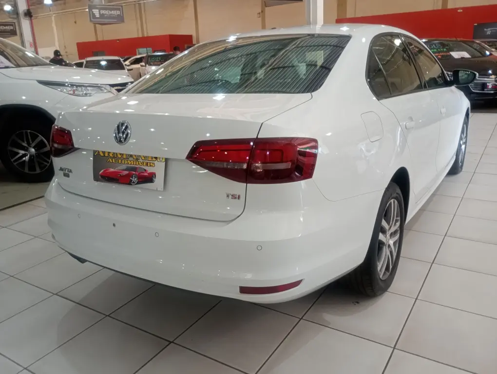 VOLKSWAGEN Jetta - Foto