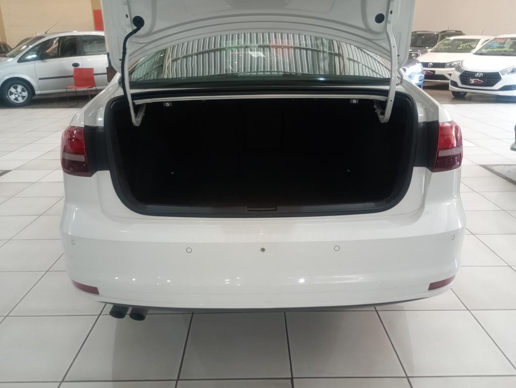 VOLKSWAGEN Jetta - Foto