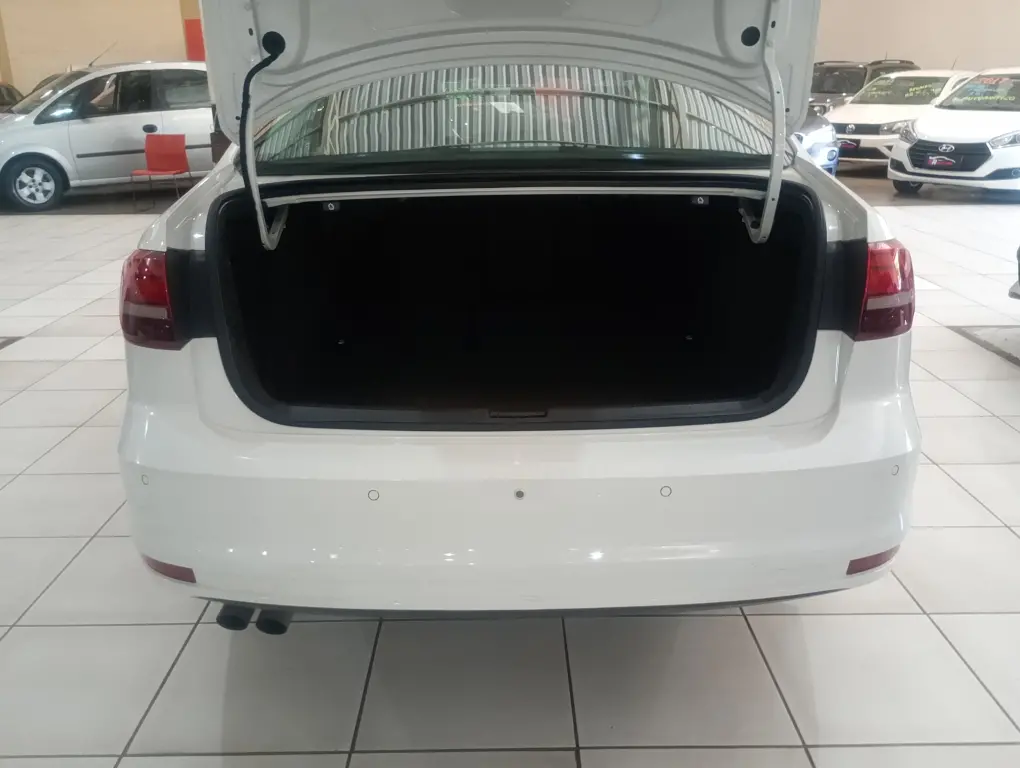 VOLKSWAGEN Jetta - Foto