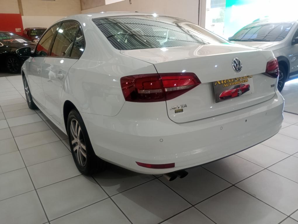VOLKSWAGEN Jetta - Foto