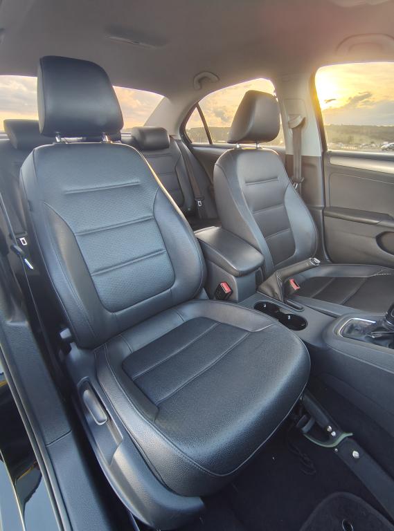 VOLKSWAGEN Jetta - Foto