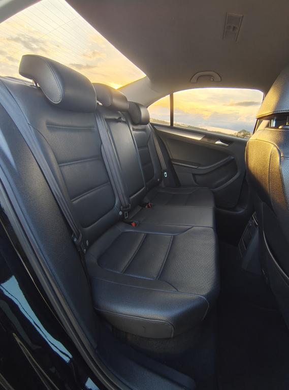 VOLKSWAGEN Jetta - Foto