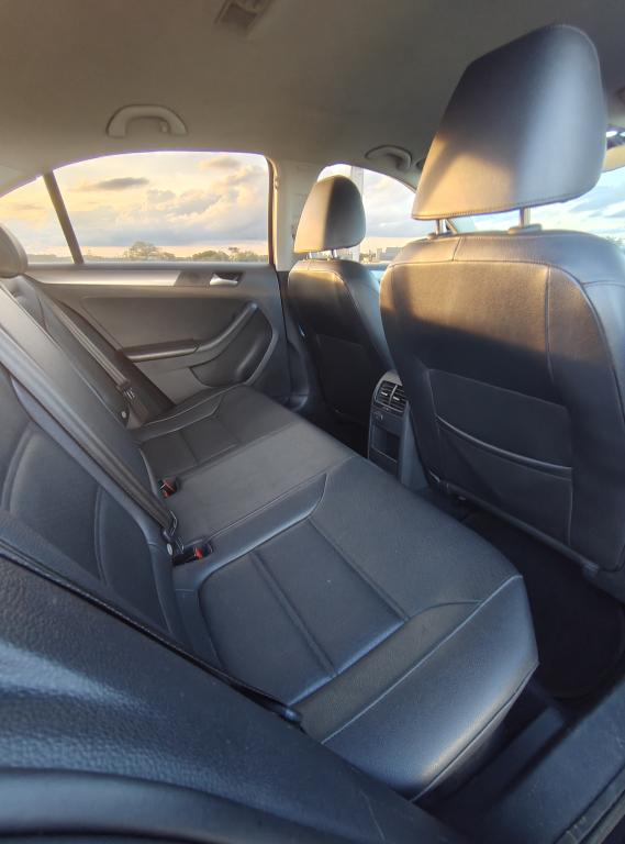 VOLKSWAGEN Jetta - Foto