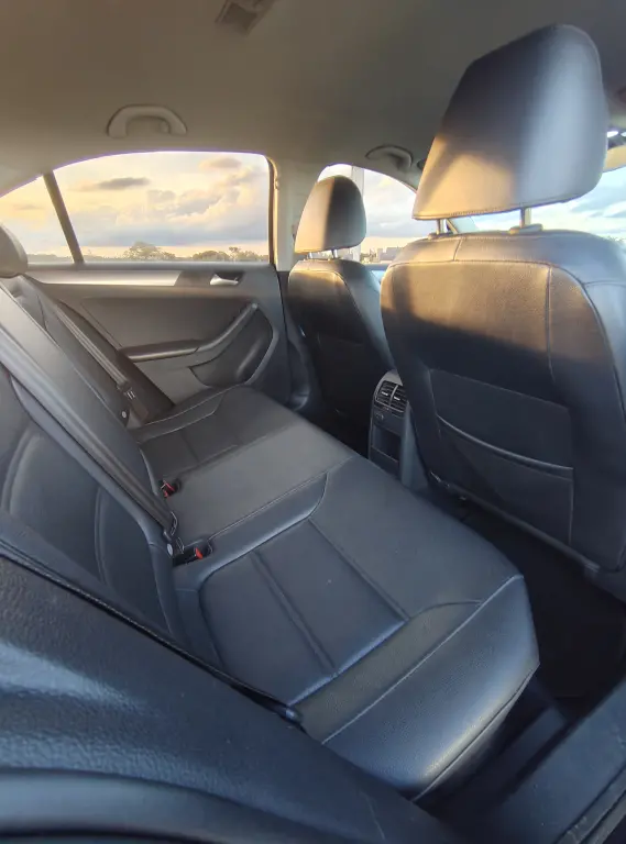 VOLKSWAGEN Jetta - Foto