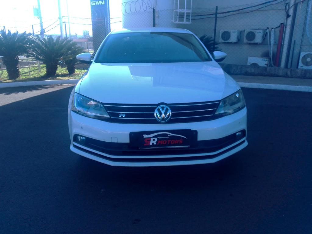 VOLKSWAGEN Jetta - Foto