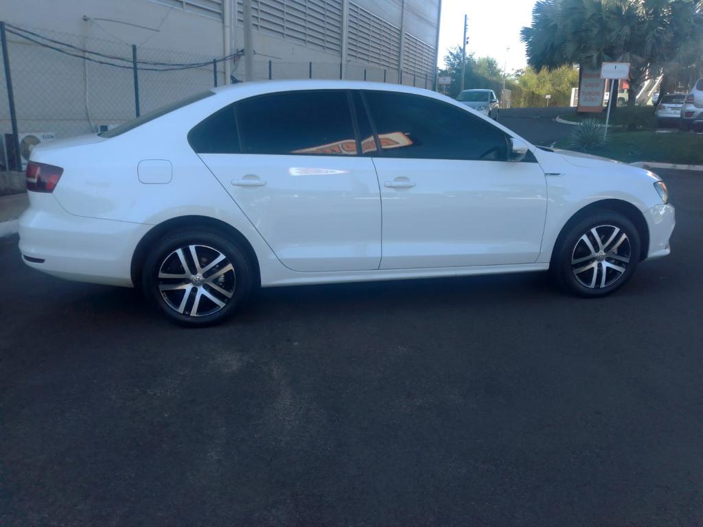 VOLKSWAGEN Jetta - Foto