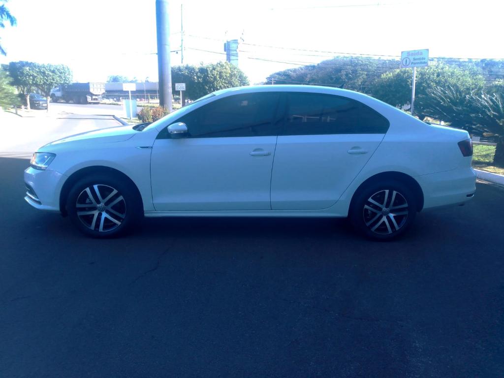 VOLKSWAGEN Jetta - Foto