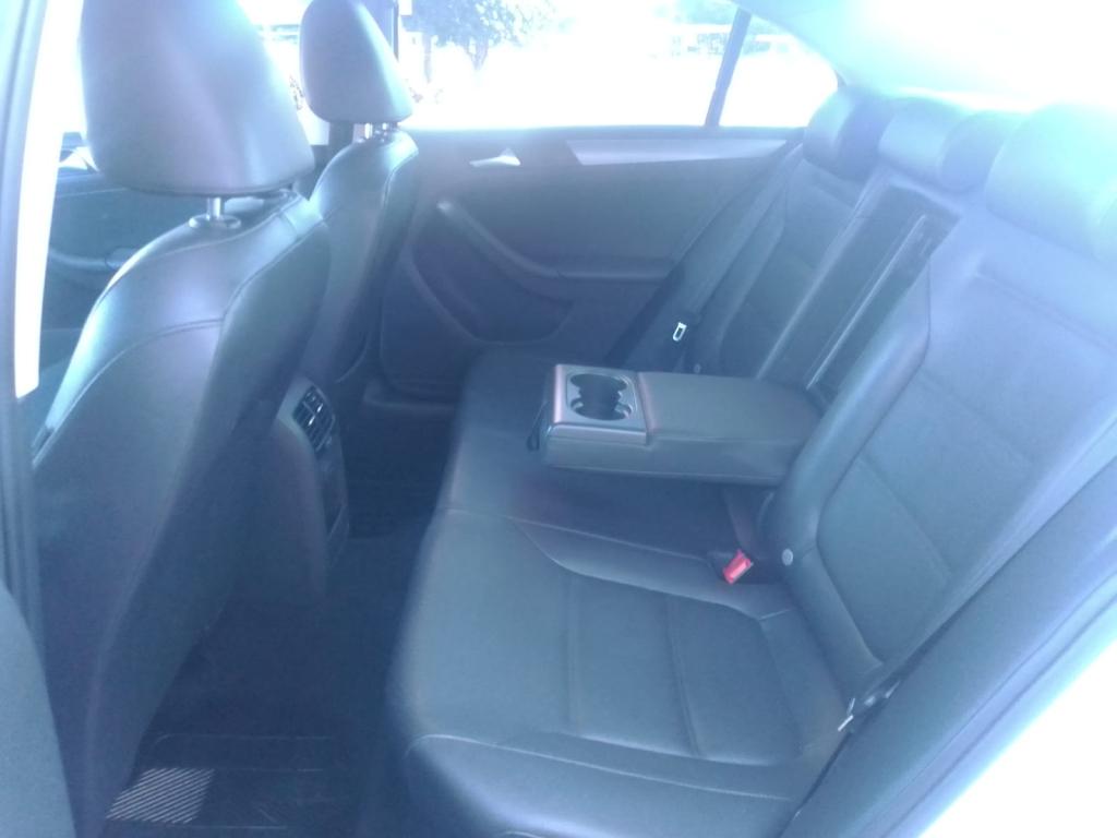 VOLKSWAGEN Jetta - Foto