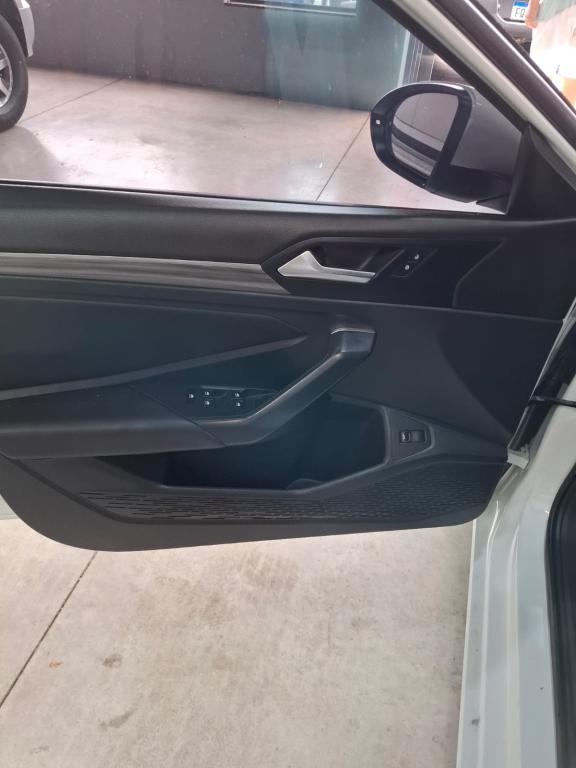 VOLKSWAGEN Jetta - Foto