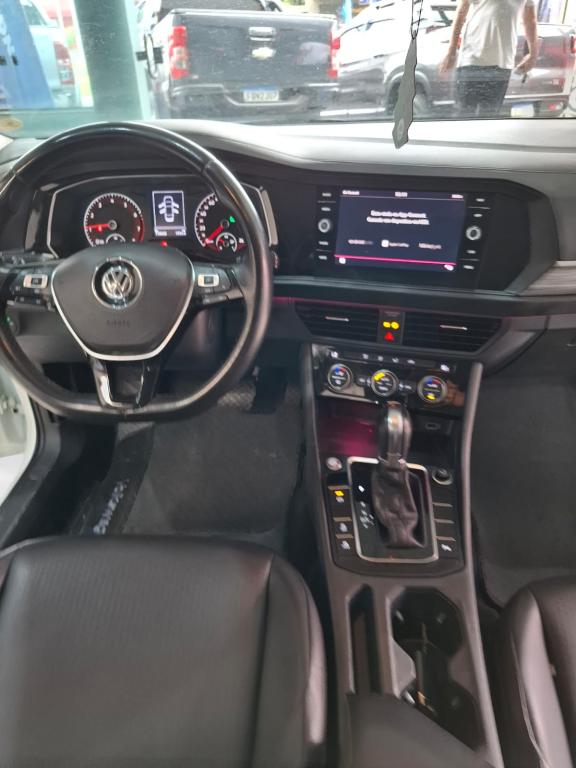 VOLKSWAGEN Jetta - Foto