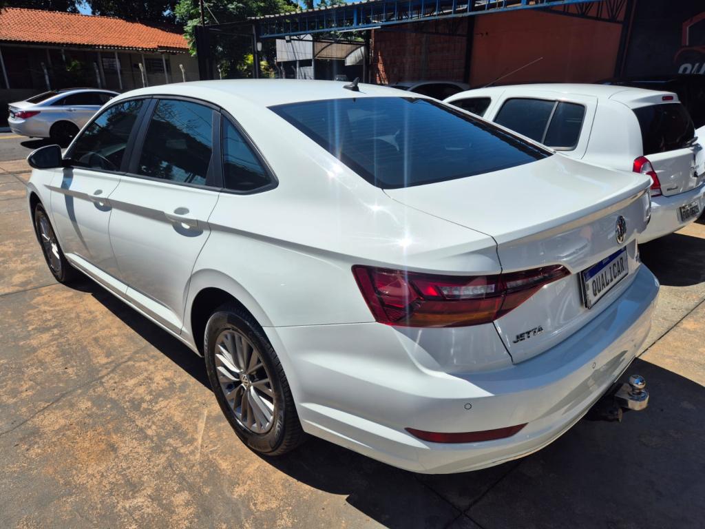 VOLKSWAGEN Jetta - Foto