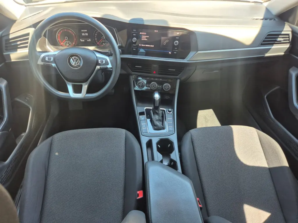 VOLKSWAGEN Jetta - Foto