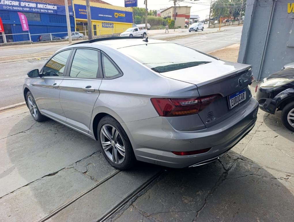 VOLKSWAGEN Jetta - Foto