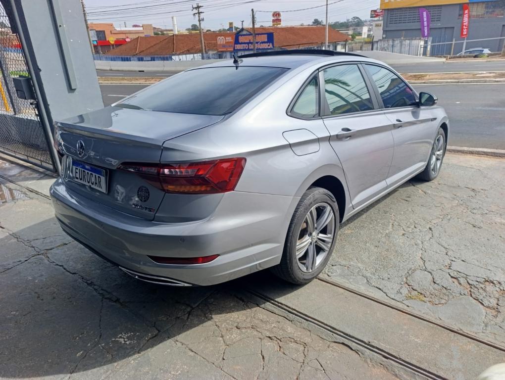 VOLKSWAGEN Jetta - Foto