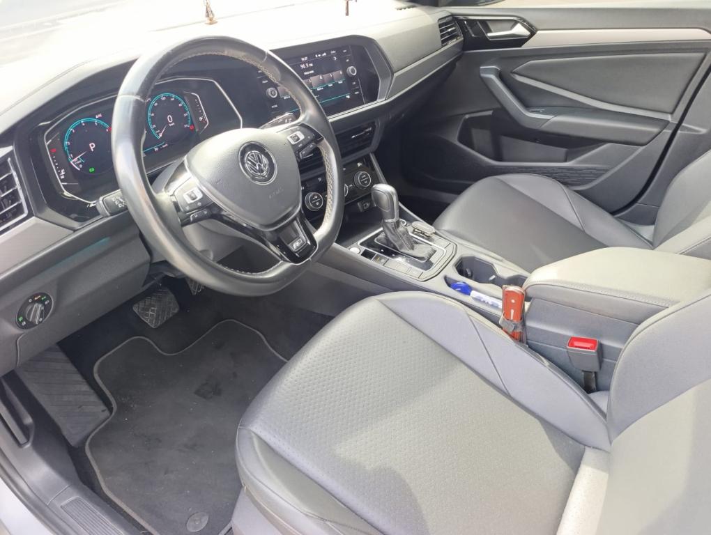 VOLKSWAGEN Jetta - Foto