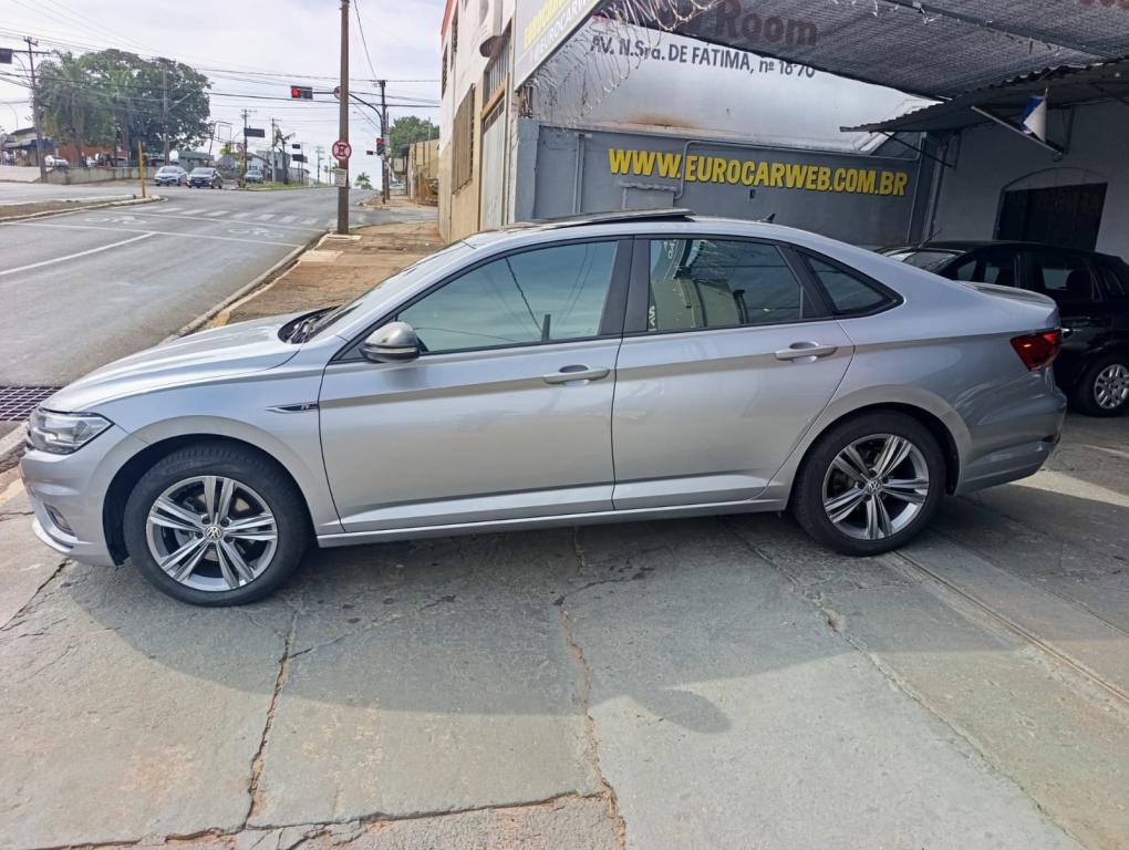 VOLKSWAGEN Jetta - Foto