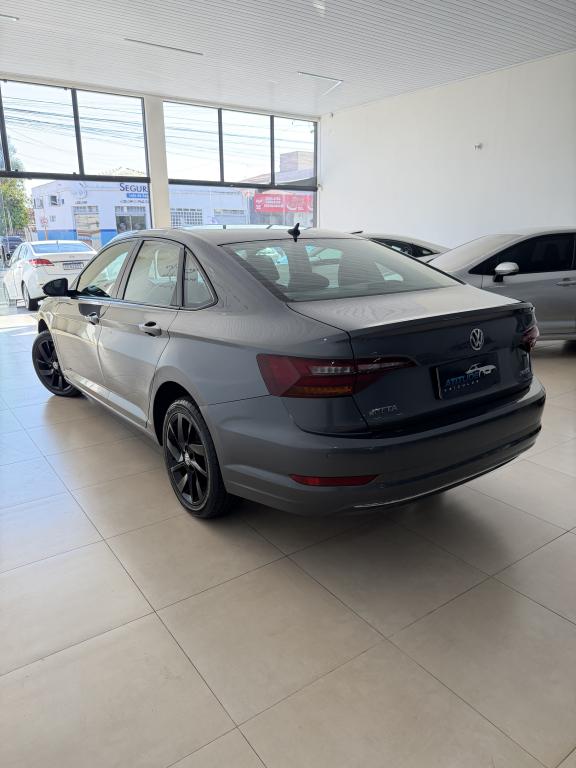VOLKSWAGEN Jetta - Foto