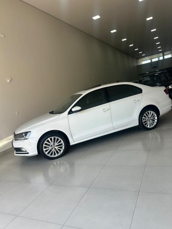 VOLKSWAGEN Jetta - Foto