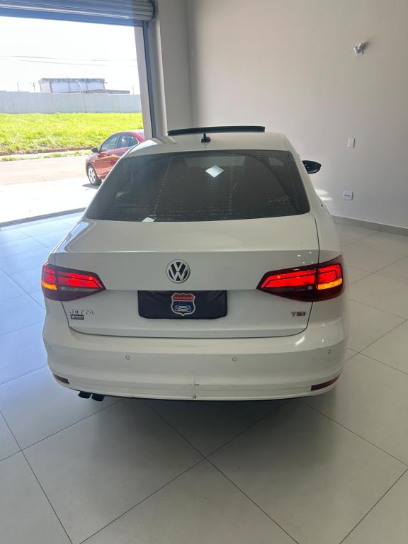 VOLKSWAGEN Jetta - Foto