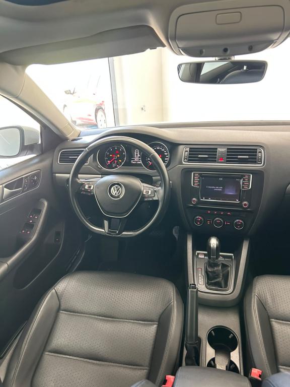 VOLKSWAGEN Jetta - Foto