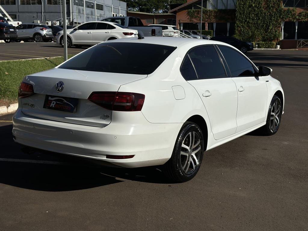 VOLKSWAGEN Jetta - Foto