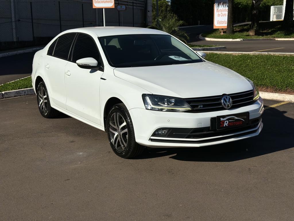 VOLKSWAGEN Jetta - Foto
