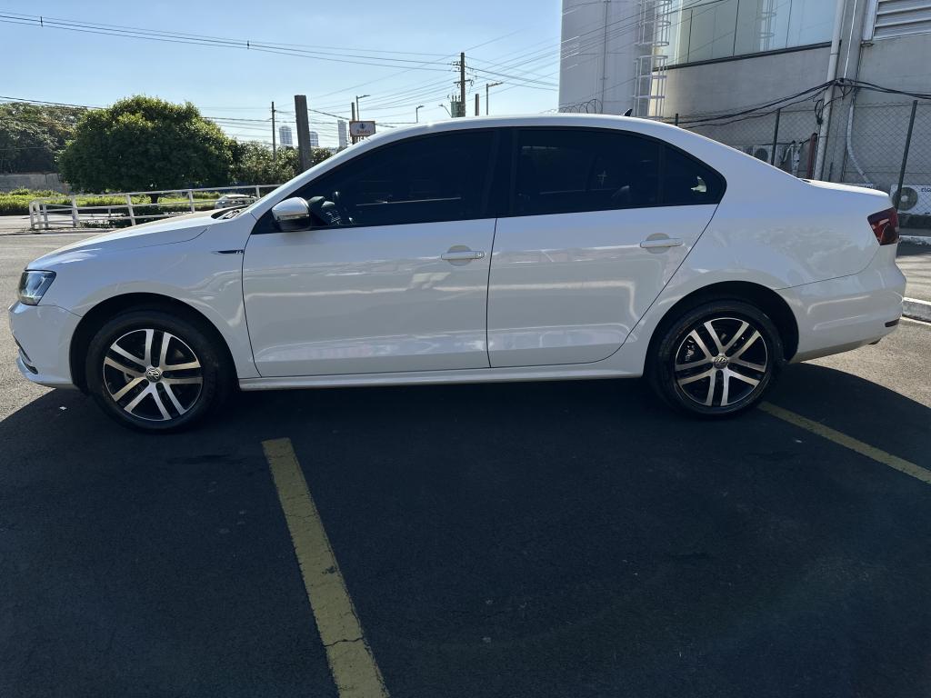 VOLKSWAGEN Jetta - Foto