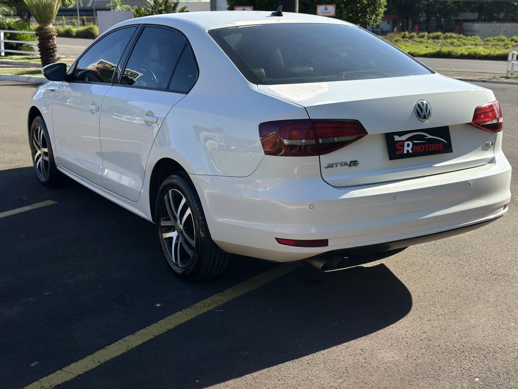 VOLKSWAGEN Jetta - Foto