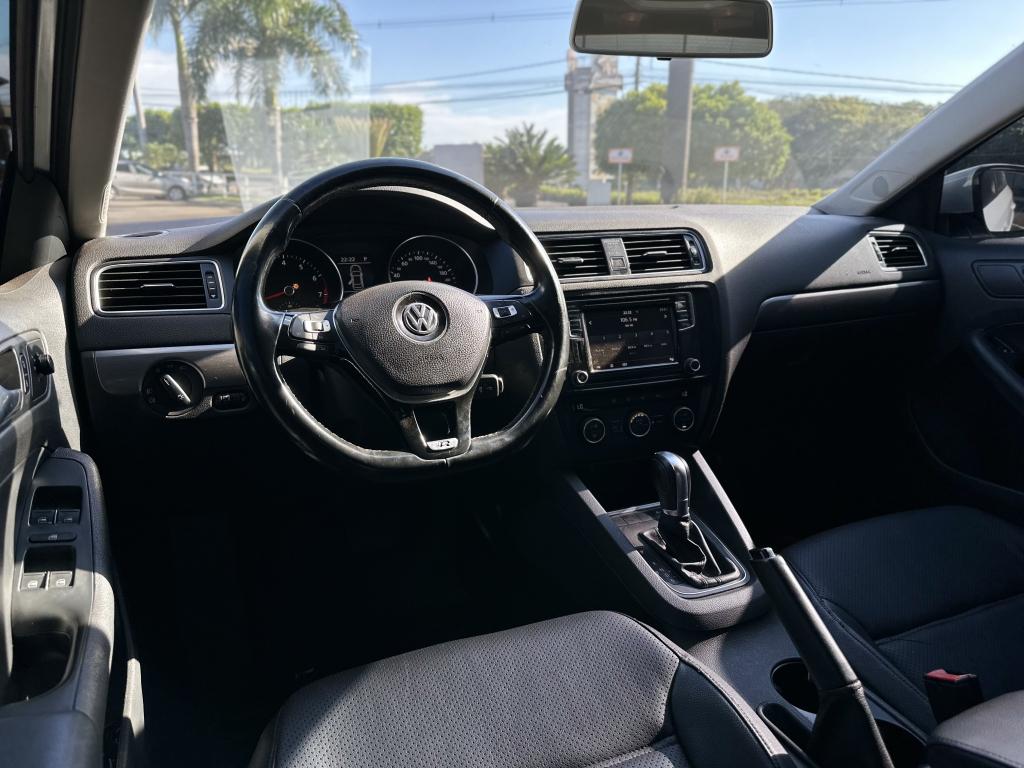 VOLKSWAGEN Jetta - Foto
